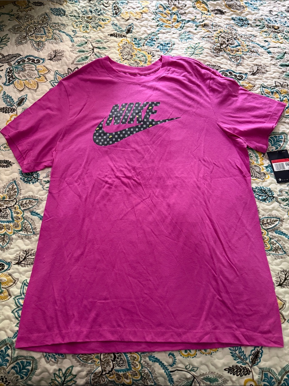 Nike Men’s Bright Magenta Short Sleeve Logo Tee